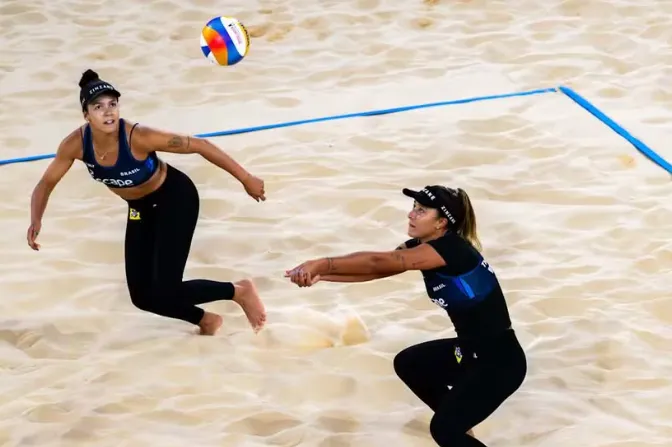 Brasileiras caem nas semifinais e vão se enfrentar no Mundial de vôlei de praia