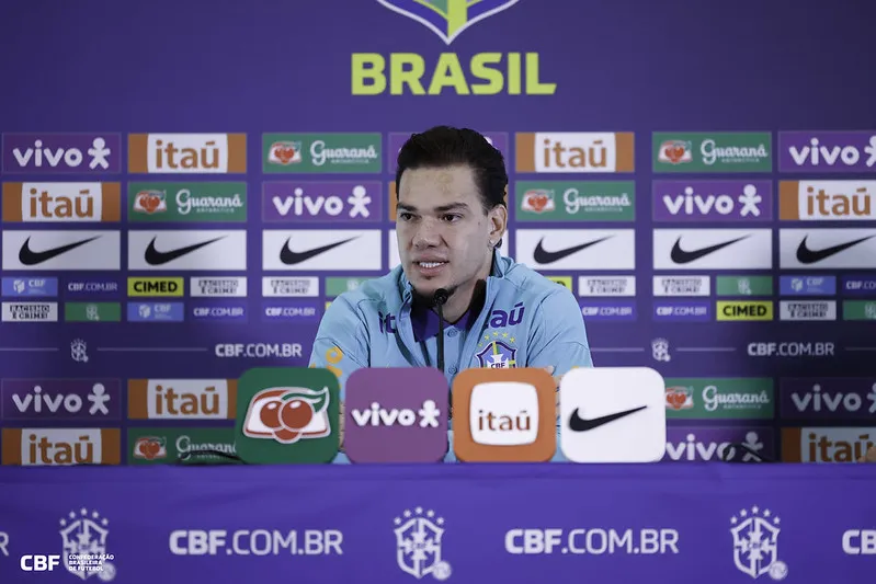 Ederson celebra volta a selecao e fala em novo ciclo