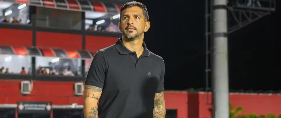 Emiliano Díaz é intimado em São Januário após derrota do Inter