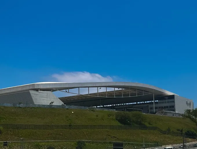 Empresário avalia possível compra do Corinthians: 