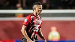 Erick revela conversa com presidente do Vitória sobre renovação