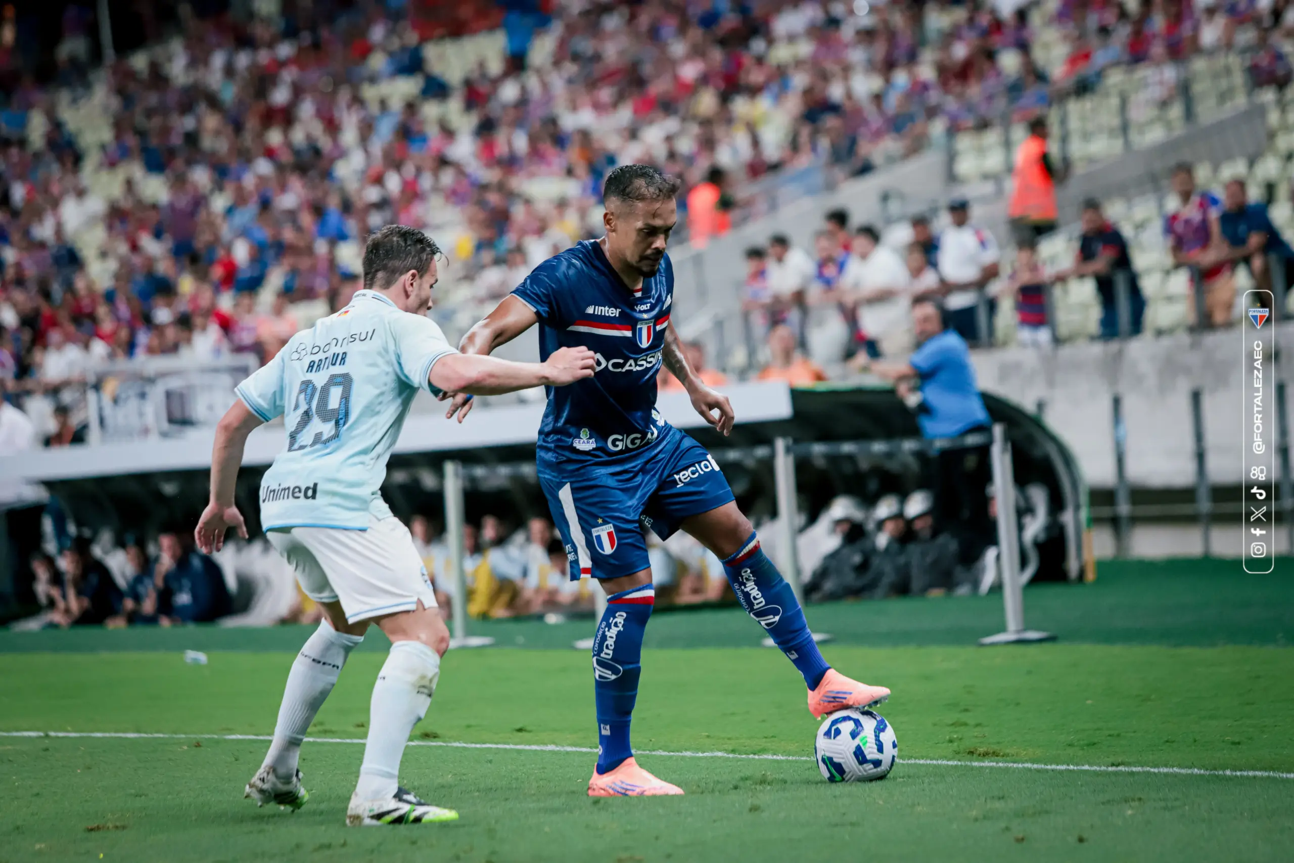 Fortaleza 2 x 2 Grêmio – Goleiros falham e são protagonistas no empate entre Tricolores