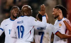 França bate Azerbaijão e Inglaterra supera Albânia