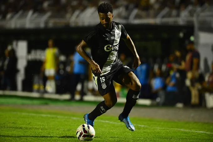 Após saída da Ponte Preta, lateral entra na mira do América-MG para 2026