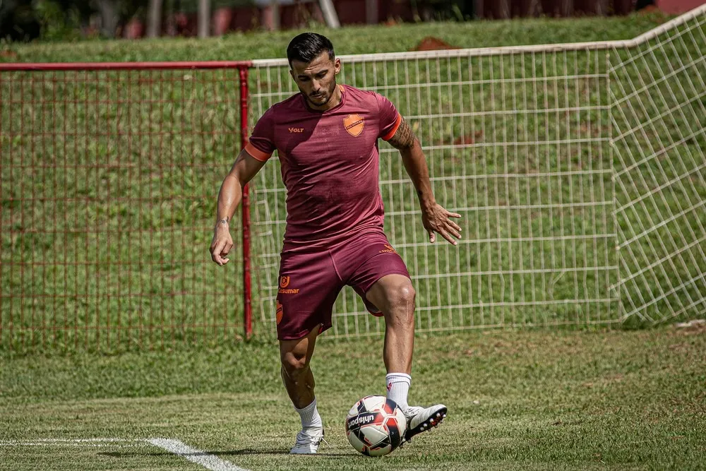 Guarani contrata atacante Guilherme Parede para 2026 (Foto: Roberto Corrêa/Vila Nova F.C.)