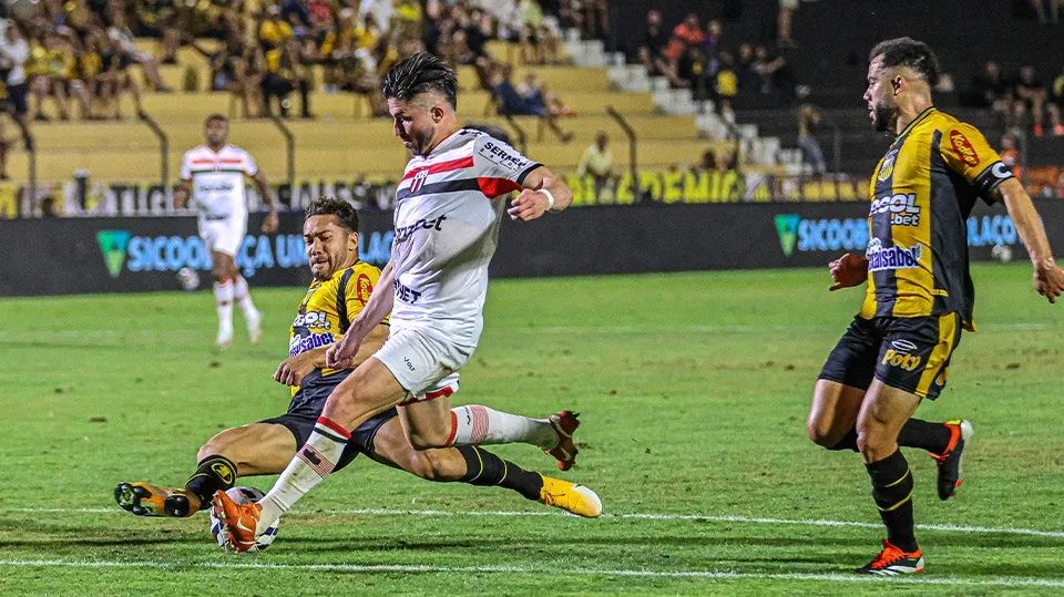 Botafogo-SP define 16 saídas e encaminha renovação com atacante