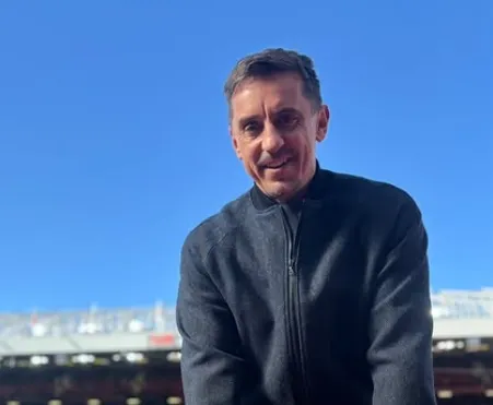 Gary Neville detona futebol de Wirtz no Liverpool: ‘Parece um garotinho e se tornou problema’