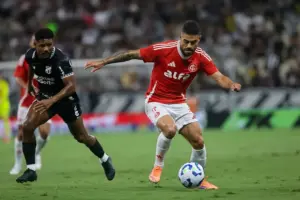 Ceará 1 x 2 Internacional - Colorado vence em jogo maluco e se afasta do Z4