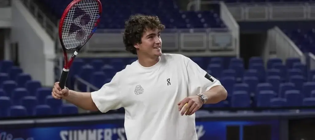 Chefe da Federação Internacional diz que João Fonseca pode ser rival de Alcaraz e Sinner