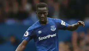 Jogador do Everton se desculpa após agredir companheiro de time