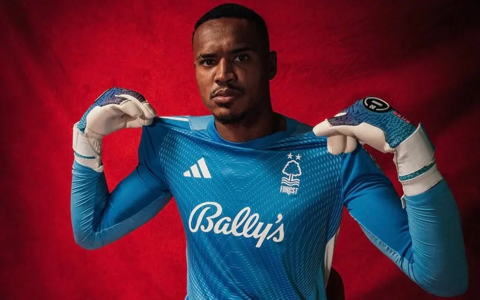 John é convocado por Carlo Ancelotti para o lugar de Hugo Souza na seleção brasileira