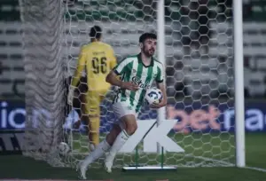 Bahia segura pressão do Juventude e tem Ronaldo decisivo