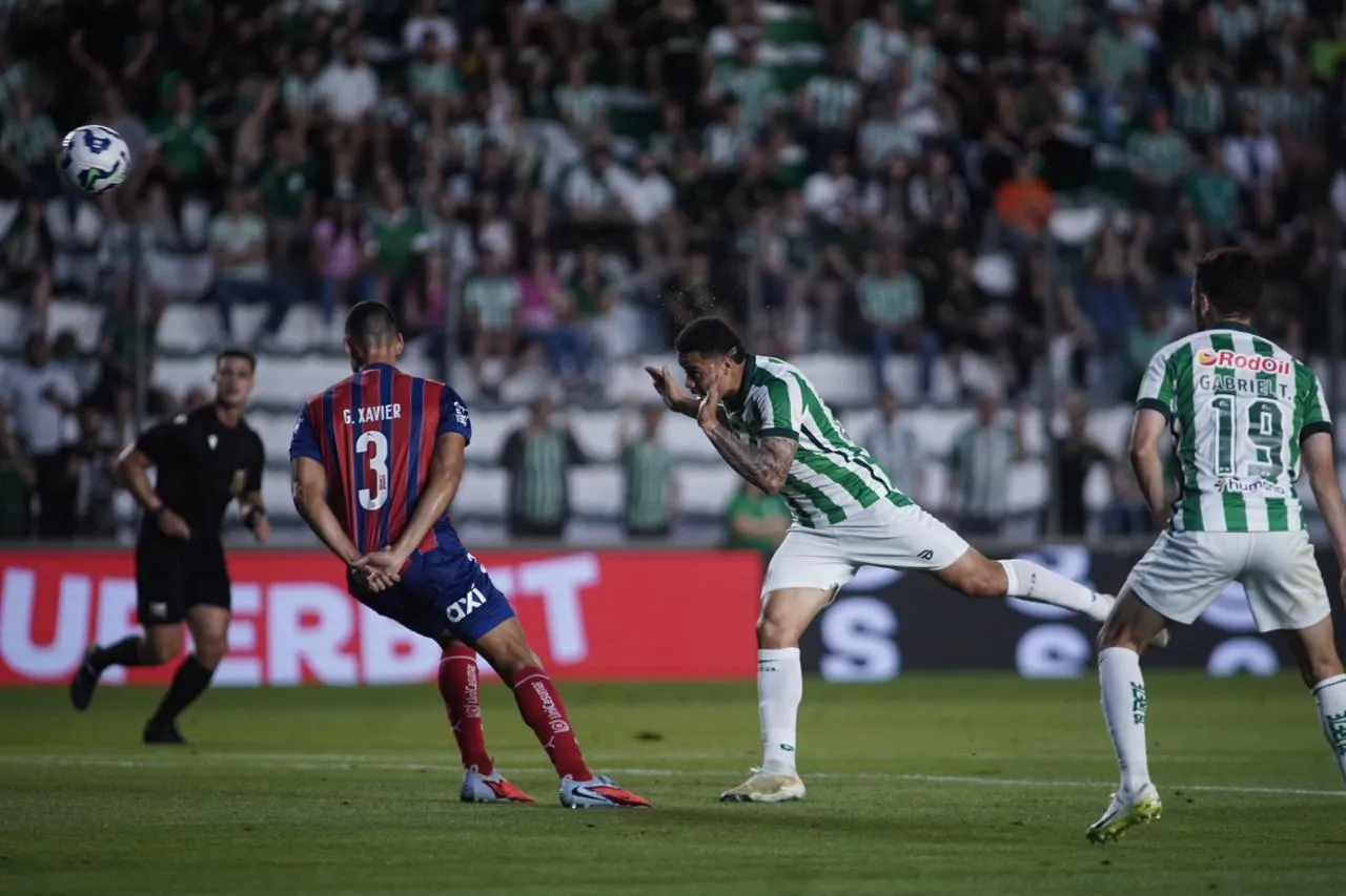 Juventude 1 x 1 Bahia - Ju pressiona, mas pode cair nesta sexta (Foto: Fernando Alves/ECJ)