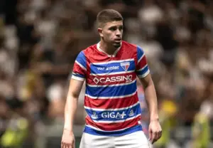 Lucas Gazal se destaca com assistência e bons números no empate do Fortaleza contra o Atlético-MG