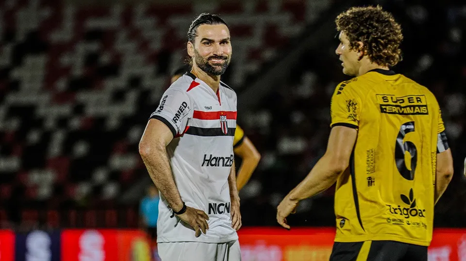 Pelo Botafogo-SP, Léo Gamalho busca artilharia histórica da Série B