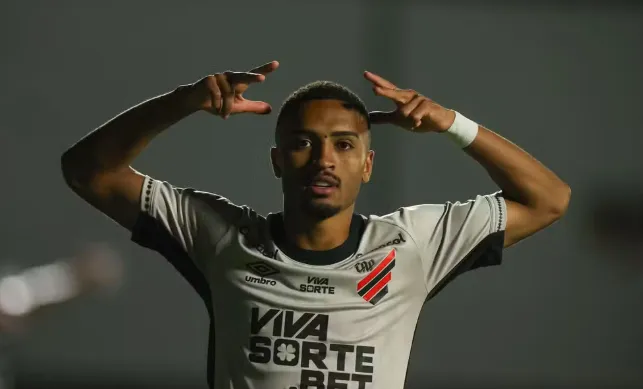 Leozinho se destaca no acesso do Athletico PR