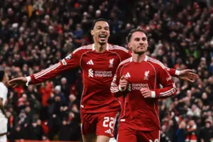 Liverpool massacra Real Madrid, supera noite de gala de Courtois e cola no topo da Champions