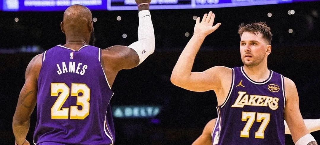 Lakers batem Mavericks em reencontro com Anthony Davis em Los Angeles