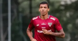 São Paulo avalia renovação com Luiz Gustavo após retorno emocionante