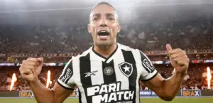 Lateral do Botafogo expõe troca de agressões com atacante