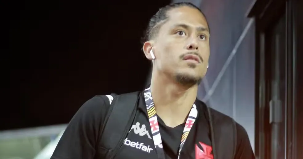 Zagueiro perde espaço no Vasco e é liberado para procurar outro clube