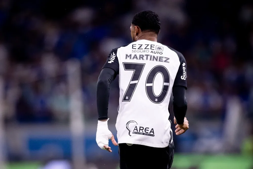 Corinthians multa Martínez após expulsão contra o Cruzeiro