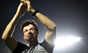 Vasco: Derrota para o São Paulo expõe vulnerabilidades defensivas, avalia Diniz