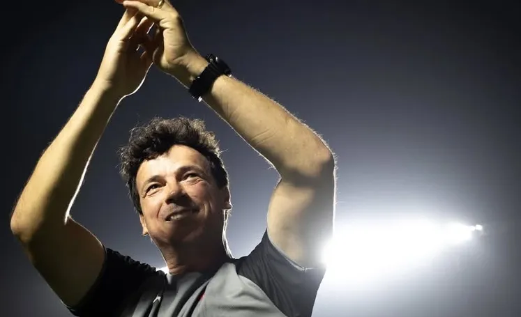 Vasco: Derrota para o São Paulo expõe vulnerabilidades defensivas, avalia Diniz