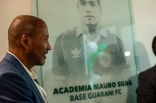 Guarani inaugura academia e alojamento e faz homenagem a Mauro Silva e João Paulo