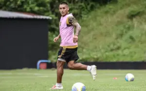 Série B: Meia expõe atrasos salariais e critica gestão do Amazonas