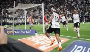 Dorival explica por que Memphis não foi titular: 'Orientação da Holanda e não estava confiante'