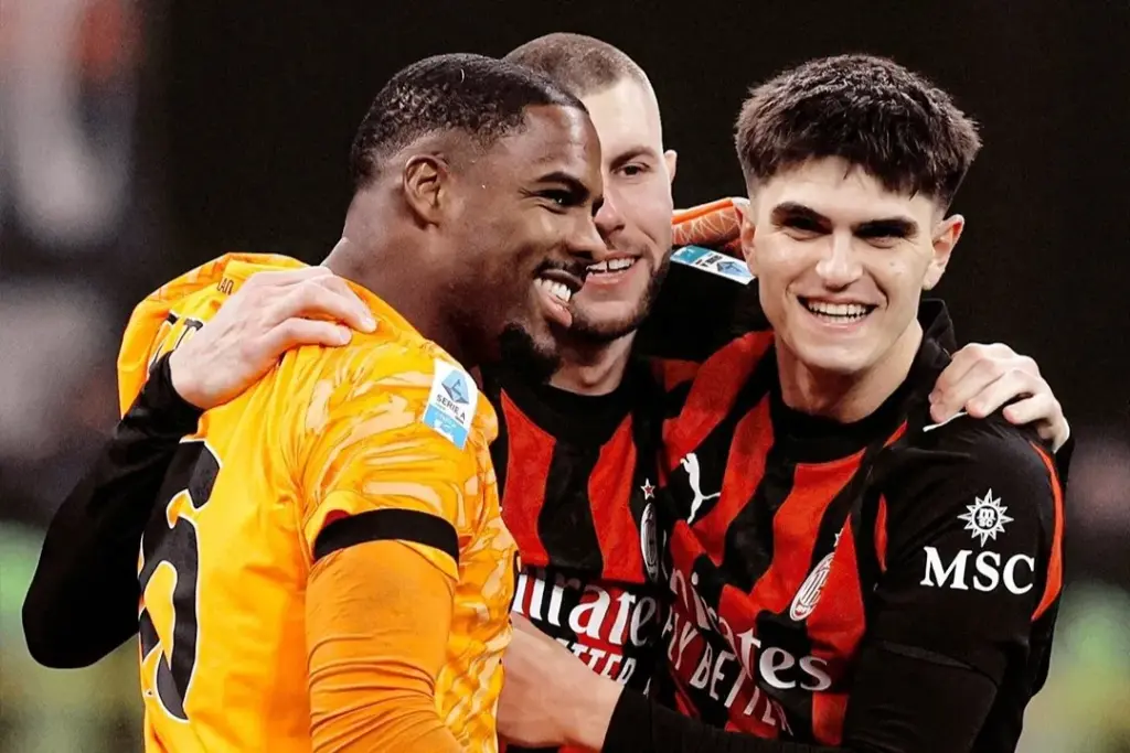 Milan vence Lazio e reassume liderança; Juventus vira sobre Cagliari no Italiano