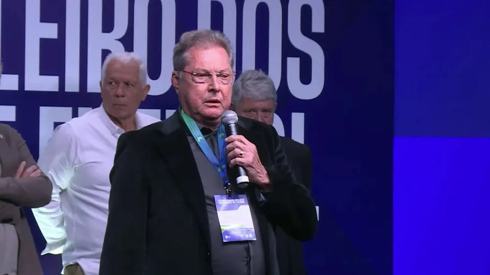 Oswaldo de Oliveira explica polêmica com Ancelotti e diz: 'Não vou me desculpar' 2 Oswaldo de Oliveira explica polêmica com Ancelotti e diz: 'Não vou me desculpar' (Foto: Reprodução/FBTF)