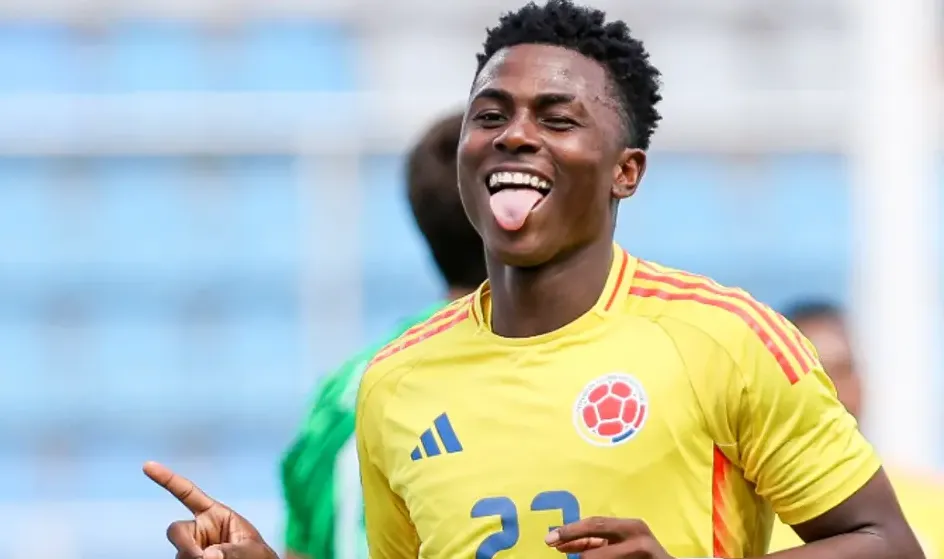 Promessa colombiana chega a BH para assinar com o Cruzeiro