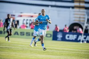 Ponte Preta sonda atacante para 2026 e pode 'dar chapéu' no Guarani