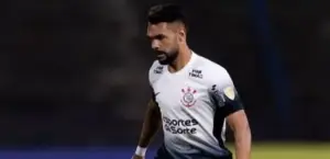 Raniele se desculpa por expulsão que poderia eliminar o Corinthians