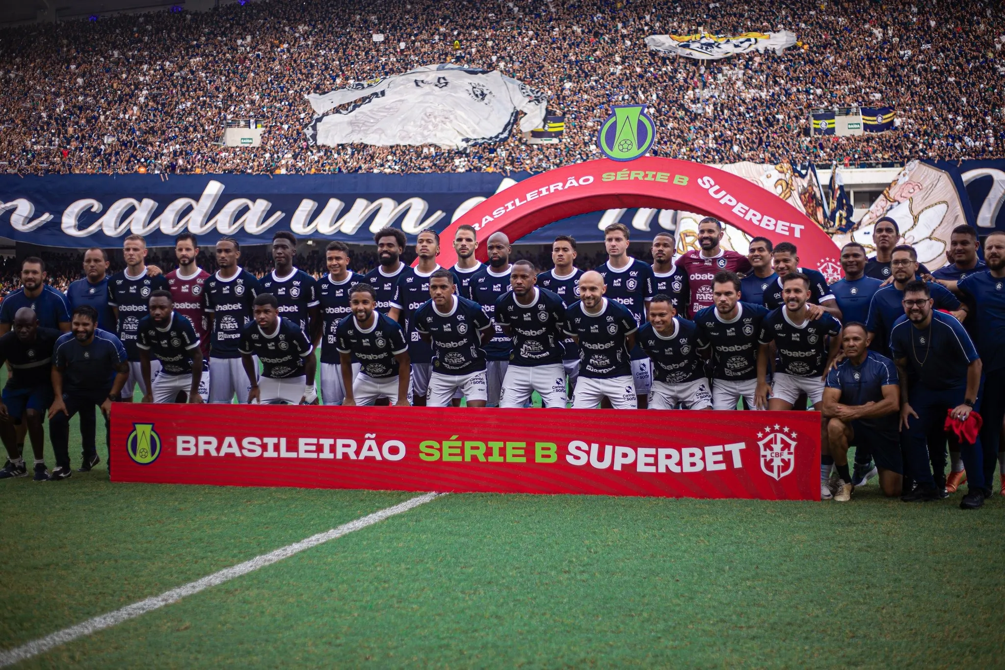 Remo celebra acesso e quebra recorde de público da Série B em 2025