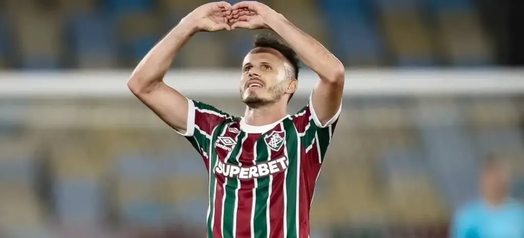 Renê cumpre suspensão e desfalca o Fluminense contra o Palmeiras