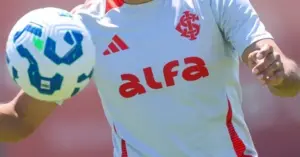 Internacional recebe repasse milionário de patrocinadora; Grêmio segue sem receber