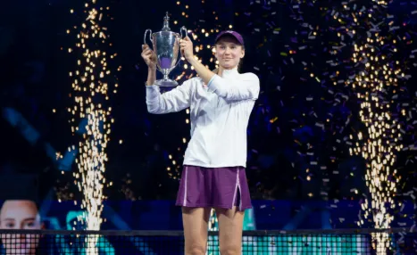 Rybakina bate Sabalenka na decisão do WTA Finals e vira a número 5 do mundo