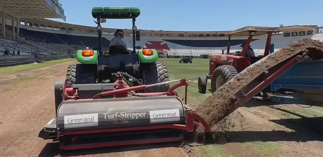 Remoção do gramado de São Januário, estádio do Vasco (Foto: Reprodução-Greenleaf)