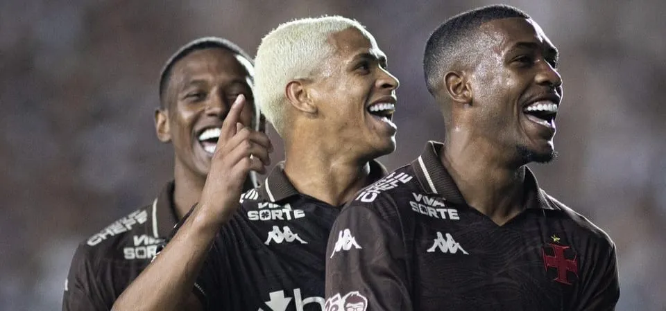 Jogadores do Vasco comemorando (Foto: Matheus Lima-CRVG)
