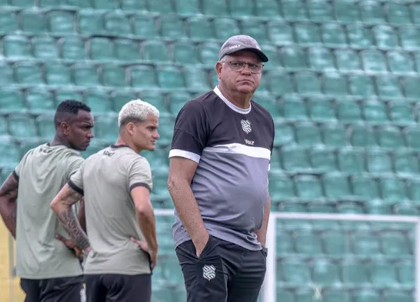 Figueirense de Waguinho Dias goleia o Joinville e fica com a mão na taça após quatro anos