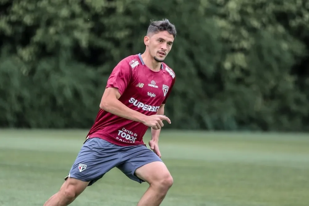 São Paulo ajusta equipe e lida com baixas para enfrentar o Corinthians