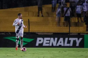 Ponte Preta trabalha para exercer renovação automática de zagueiro titular para 2026