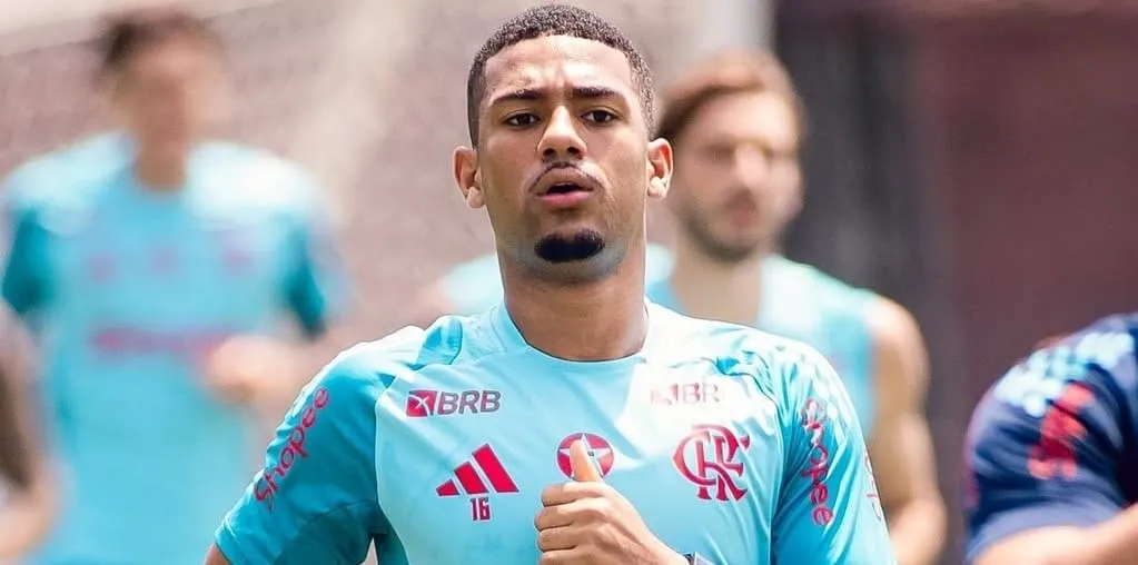Samuel Lino durante treino do Flamengo (Foto: Adriano Fontes-CRF)