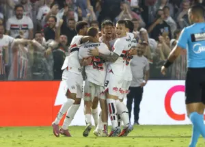 BRASILEIRÃO: São Paulo vence, Corinthians perde e Santos se complica