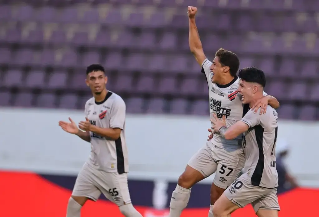 SÉRIE B: Athletico e Criciúma encaminham acesso e Ferroviária se complica