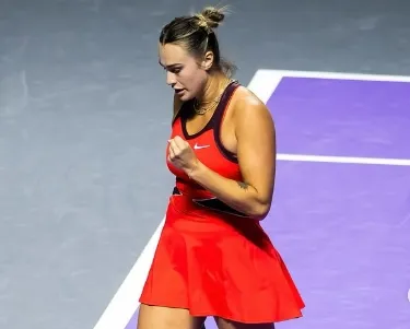 Sabalenka ganha batalha com Anisimova e desafia Rybakina na busca da inédita taça do WTA Finals