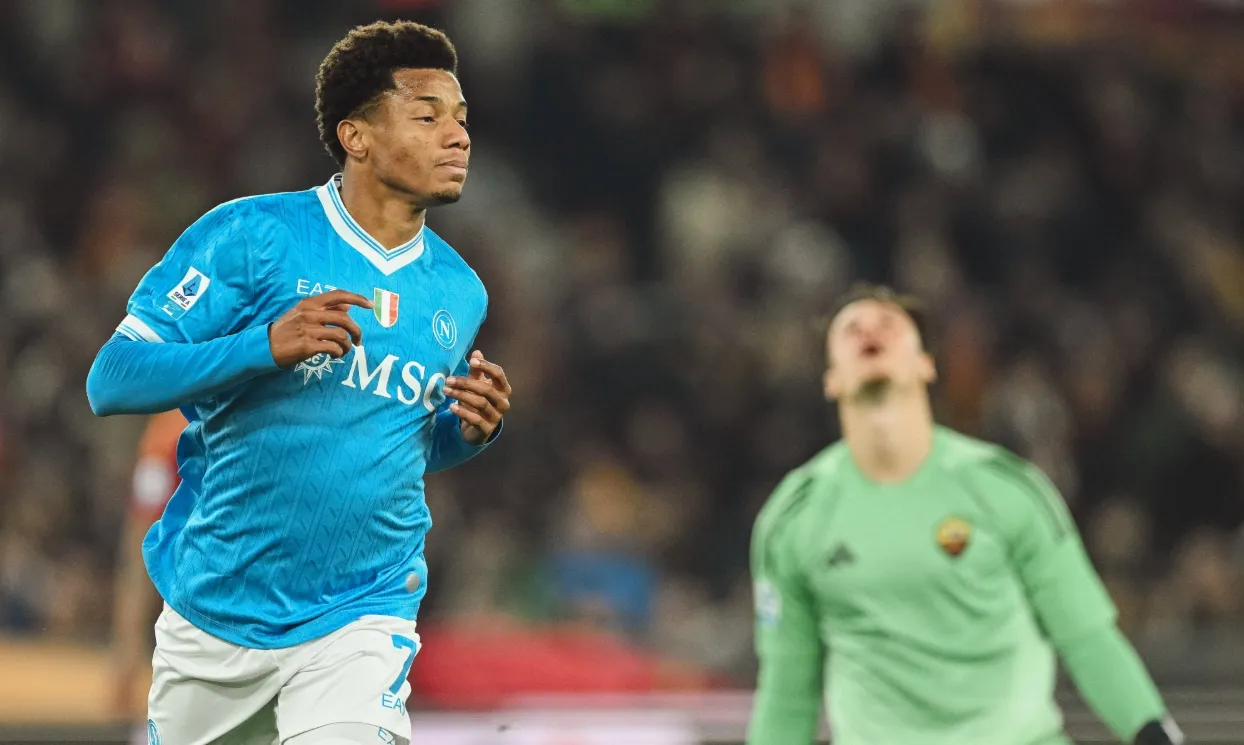 ITALIANO: Napoli vence a Roma com gol de David Neres e cola no Milan